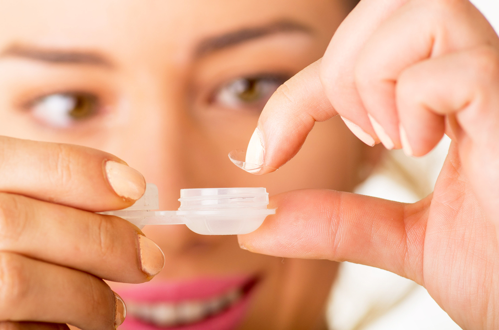 Quick Contact Lens Tips - How to Remove Them Safely | First Eye Care DFW